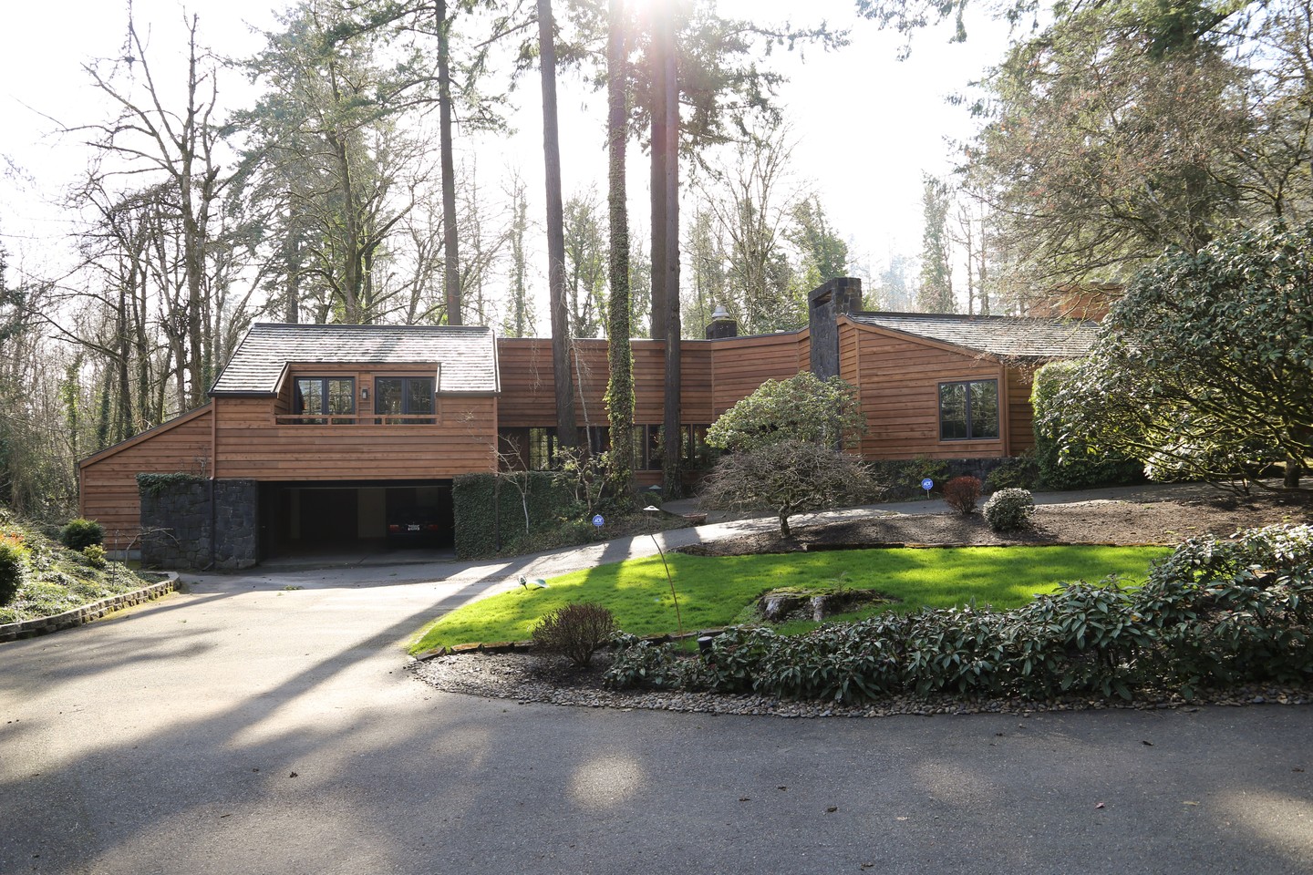 Cedar sided Northwest modern home with natural wood finish in the Portland metro area